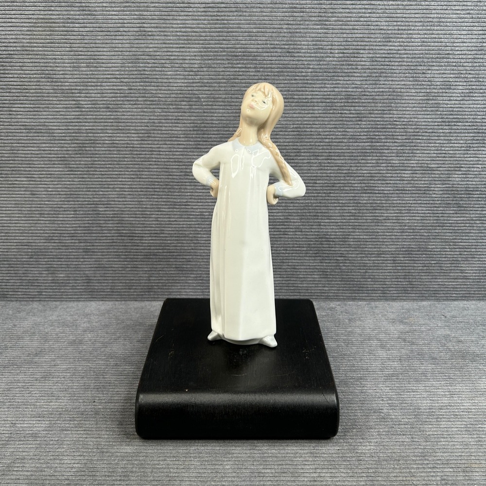 Lladro 5005 Curious Girl Porcelain Figurine White Nightgown Glossy Spain Vintage